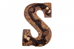 Chocoladeletter met Hazelnoot (225 gram) - Melk, verkrijgbaar in de letter S, verpakt in luxe doos.